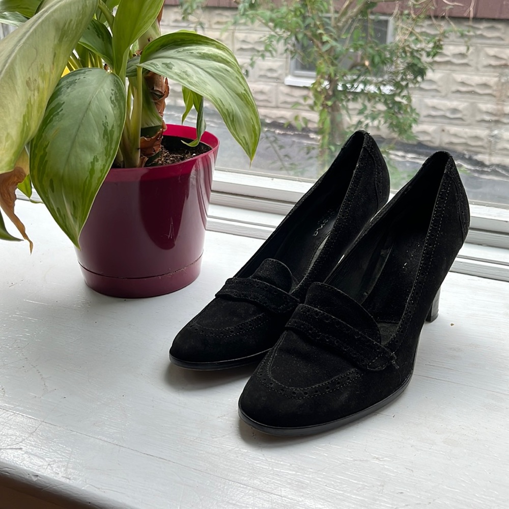 Serena black suede heels size 9